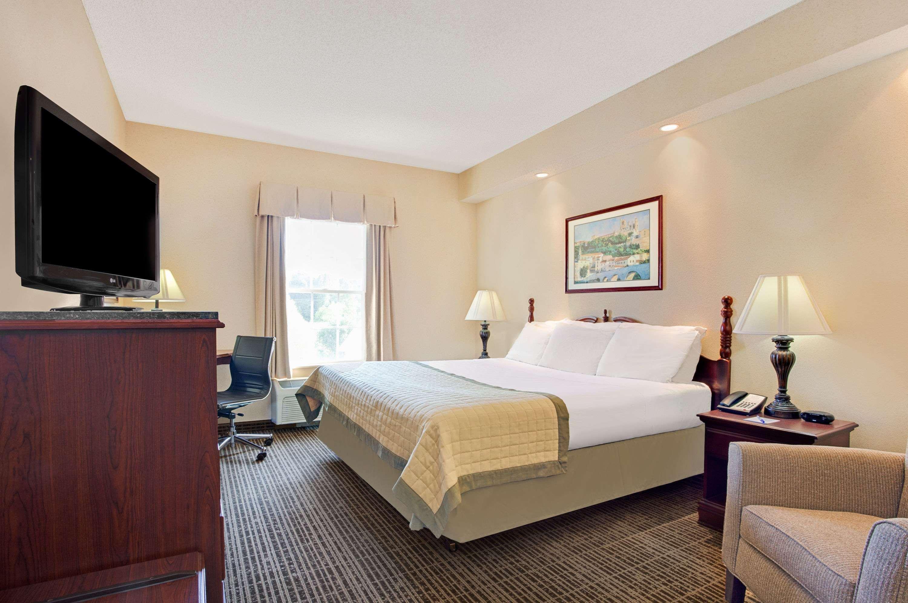 Baymont By Wyndham Pearl Hotel Exterior foto